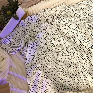 3/13💄Floral Tiered-Sleeve Blouse - Cream / Black Dot Pannel